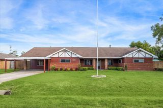 522 Baywood Street, Shoreacres, TX 77571