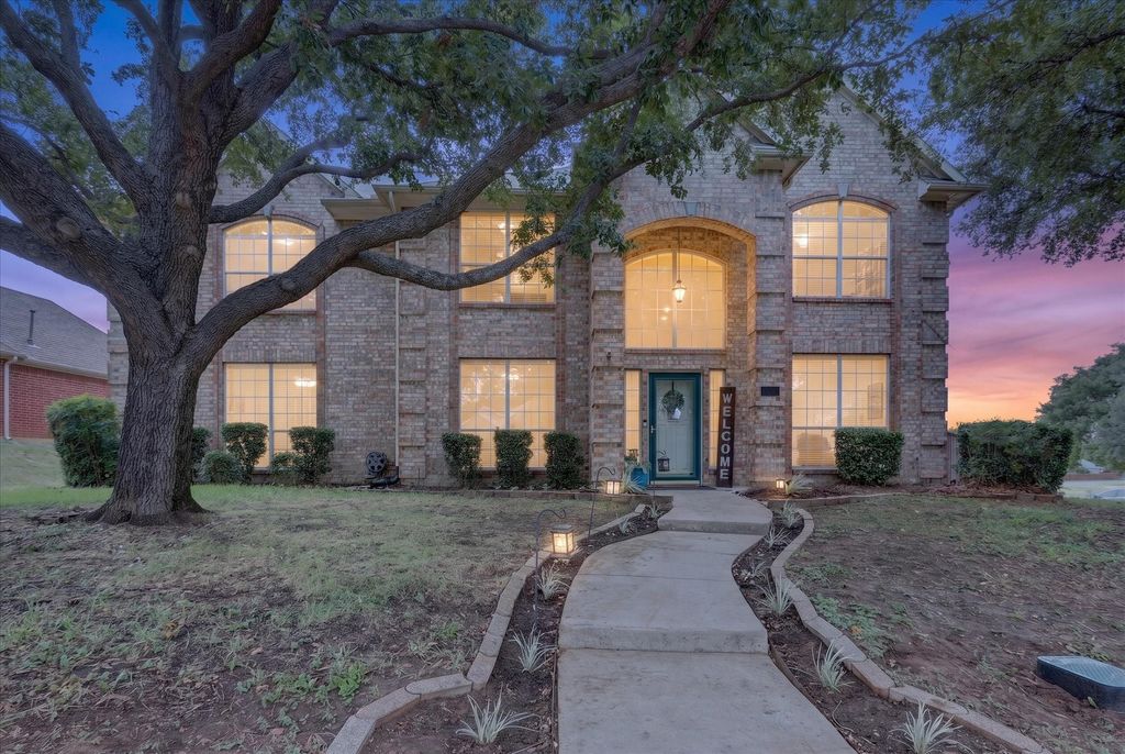 901 Brittany Drive, Lewisville, TX 75067 — exterior