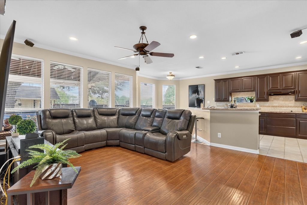 901 Brittany Drive, Lewisville, TX 75067 — photo 3