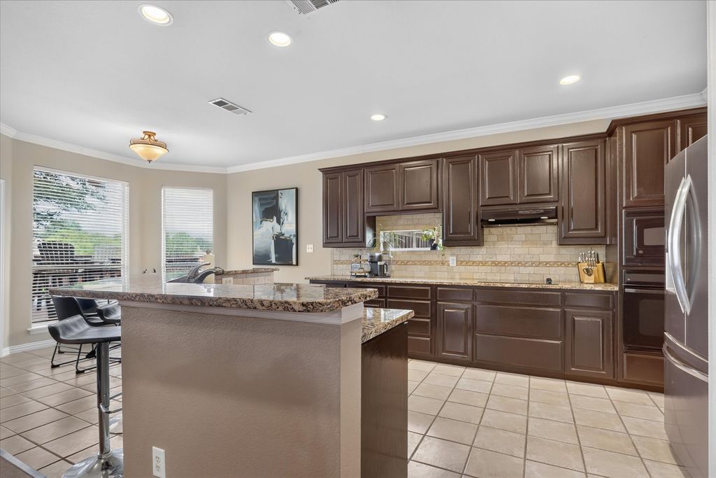 901 Brittany Drive, Lewisville, TX 75067 — photo 4
