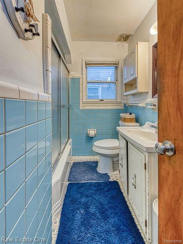 2209 Thomas Street, Lincoln Park, MI 48146