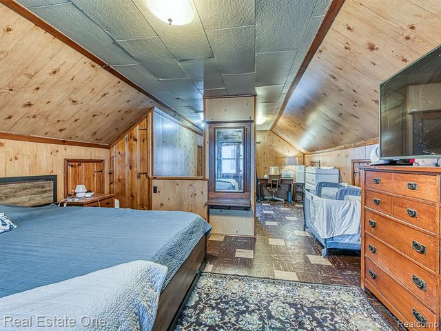 2209 Thomas Street, Lincoln Park, MI 48146