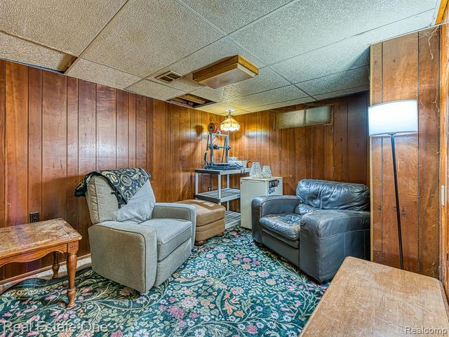 2209 Thomas Street, Lincoln Park, MI 48146