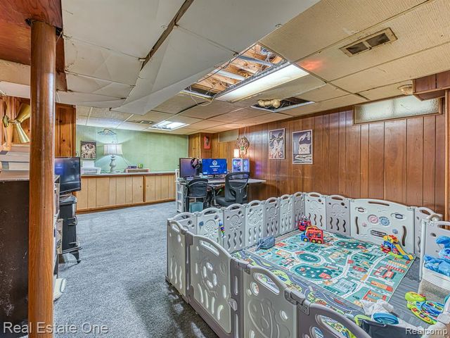 2209 Thomas Street, Lincoln Park, MI 48146