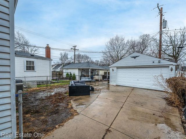 2209 Thomas Street, Lincoln Park, MI 48146