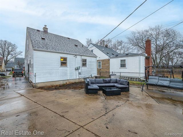 2209 Thomas Street, Lincoln Park, MI 48146