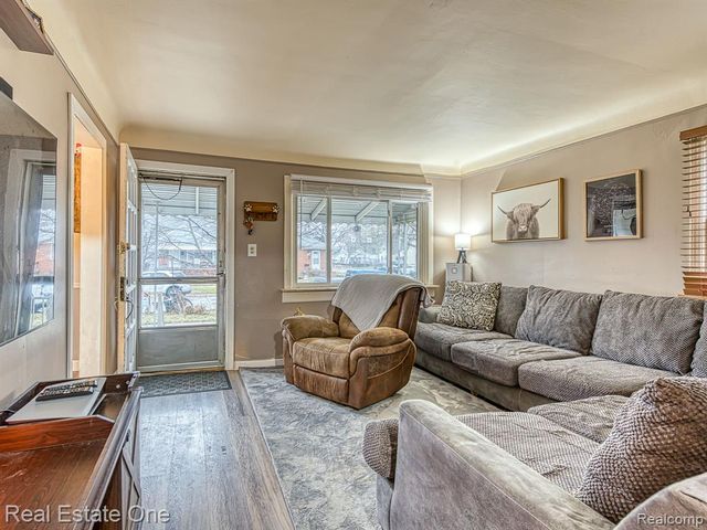 2209 Thomas Street, Lincoln Park, MI 48146