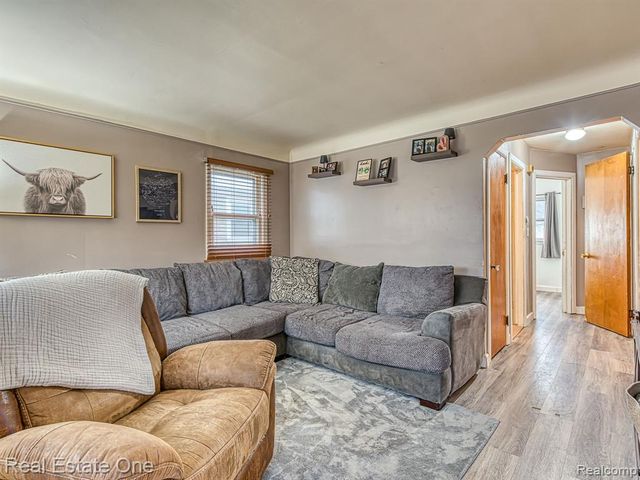 2209 Thomas Street, Lincoln Park, MI 48146