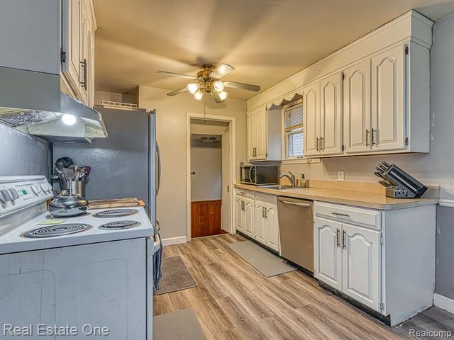 2209 Thomas Street, Lincoln Park, MI 48146