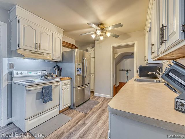 2209 Thomas Street, Lincoln Park, MI 48146