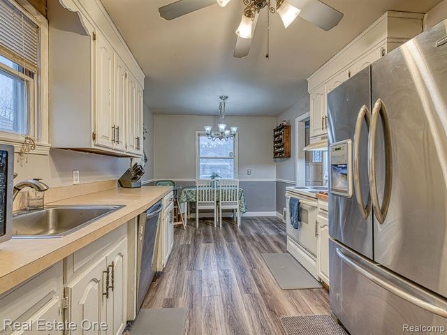 2209 Thomas Street, Lincoln Park, MI 48146