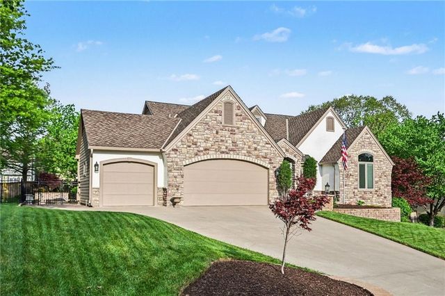 527 Canyon Drive, Lawrence, KS 66049
