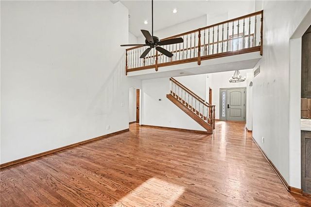 527 Canyon Drive, Lawrence, KS 66049