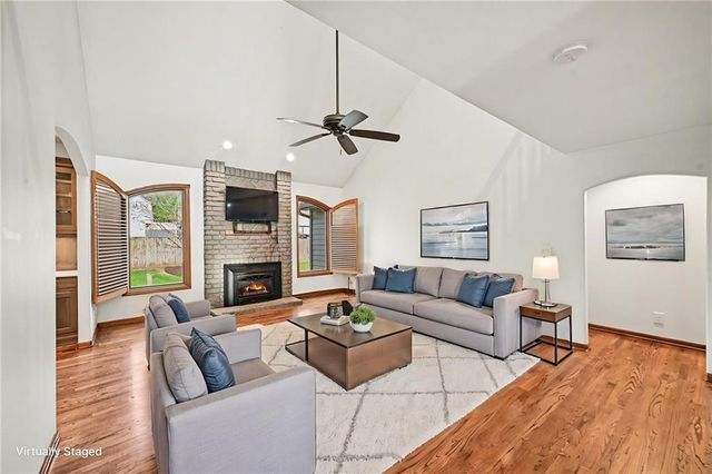 527 Canyon Drive, Lawrence, KS 66049
