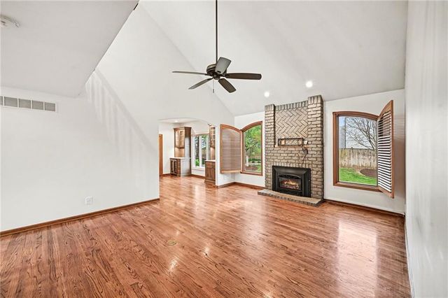 527 Canyon Drive, Lawrence, KS 66049
