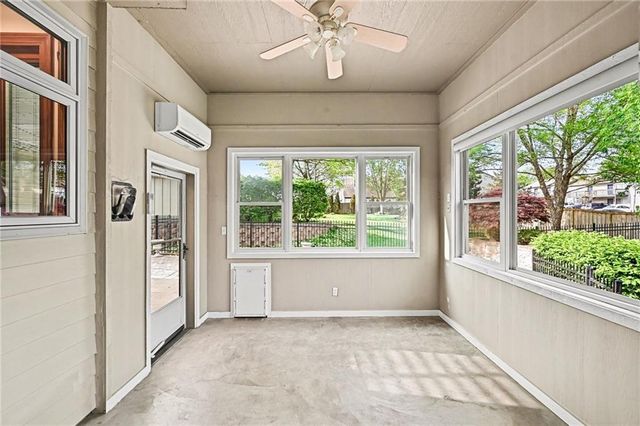 527 Canyon Drive, Lawrence, KS 66049