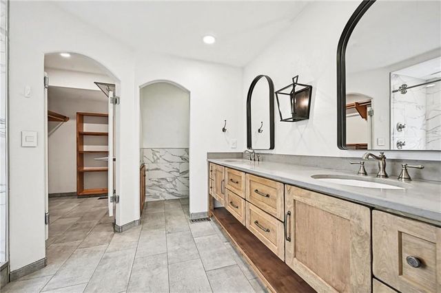 527 Canyon Drive, Lawrence, KS 66049