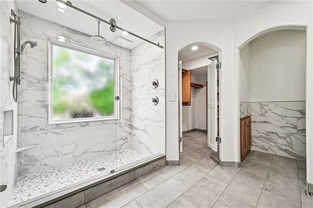 527 Canyon Drive, Lawrence, KS 66049