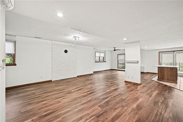 527 Canyon Drive, Lawrence, KS 66049