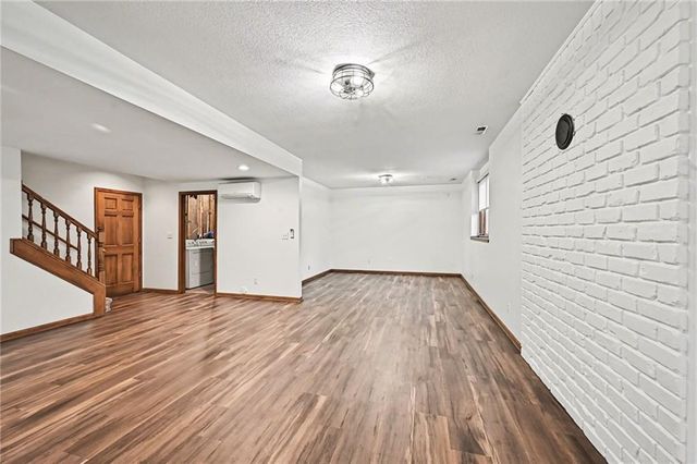 527 Canyon Drive, Lawrence, KS 66049