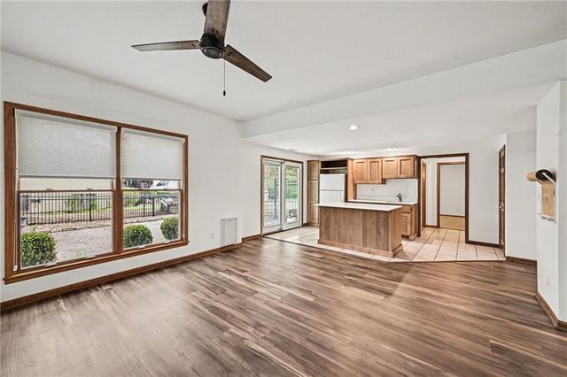 527 Canyon Drive, Lawrence, KS 66049