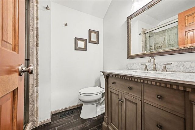 527 Canyon Drive, Lawrence, KS 66049