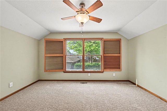 527 Canyon Drive, Lawrence, KS 66049