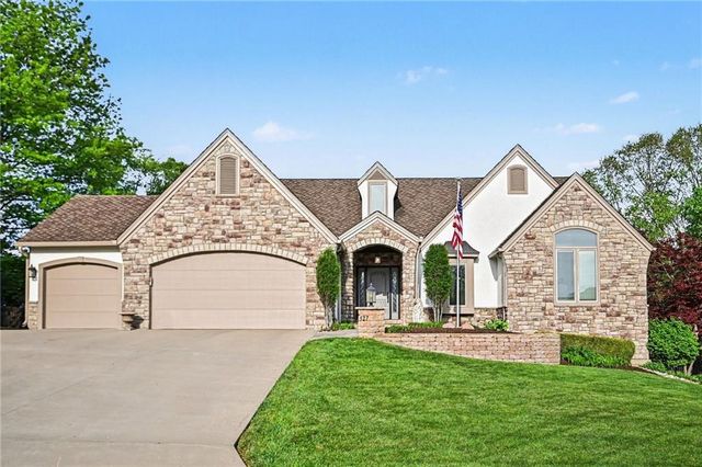 527 Canyon Drive, Lawrence, KS 66049