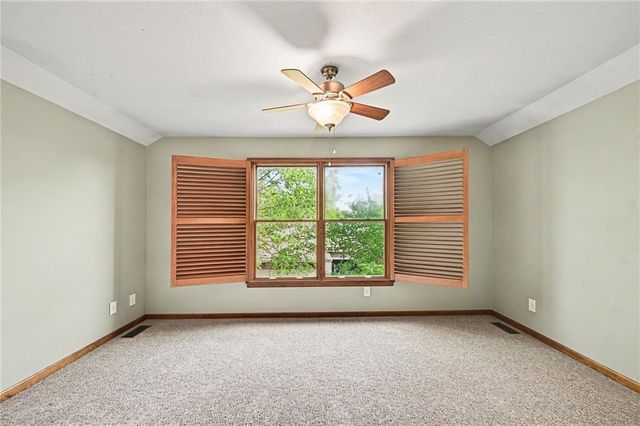 527 Canyon Drive, Lawrence, KS 66049