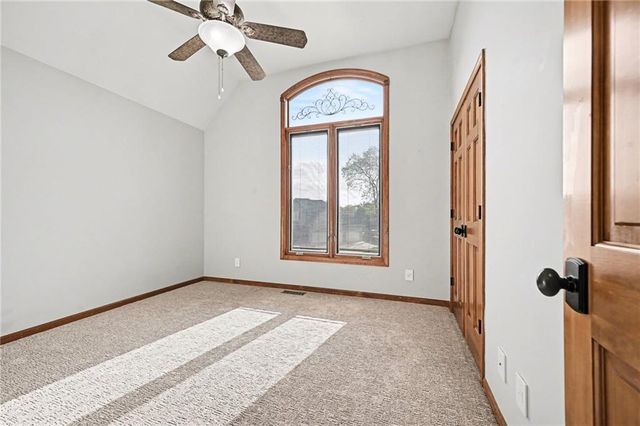 527 Canyon Drive, Lawrence, KS 66049