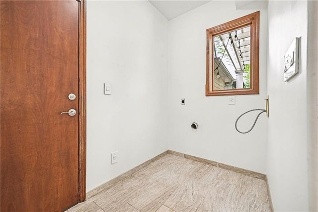 527 Canyon Drive, Lawrence, KS 66049