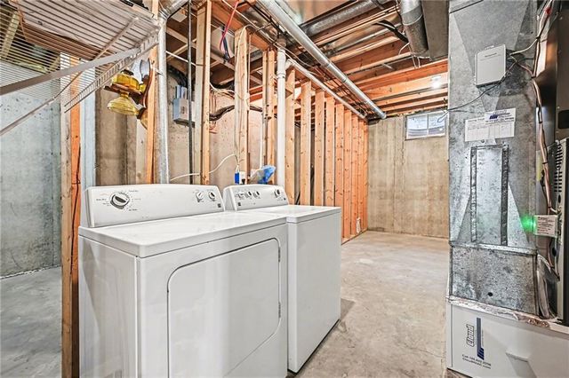 527 Canyon Drive, Lawrence, KS 66049