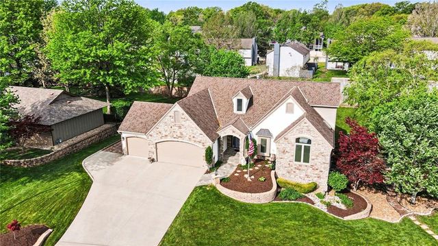 527 Canyon Drive, Lawrence, KS 66049