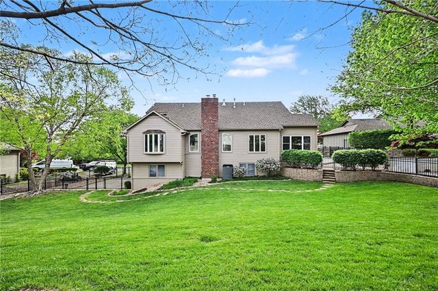 527 Canyon Drive, Lawrence, KS 66049