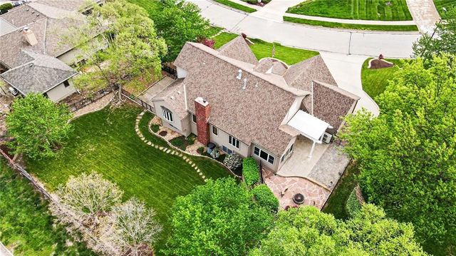 527 Canyon Drive, Lawrence, KS 66049