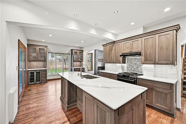 527 Canyon Drive, Lawrence, KS 66049