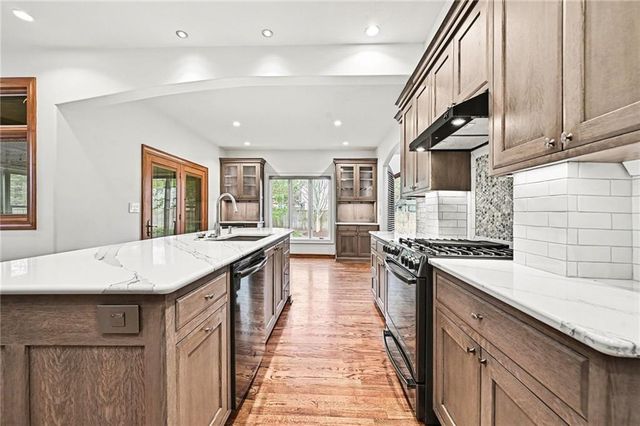 527 Canyon Drive, Lawrence, KS 66049