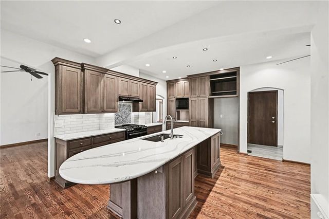 527 Canyon Drive, Lawrence, KS 66049