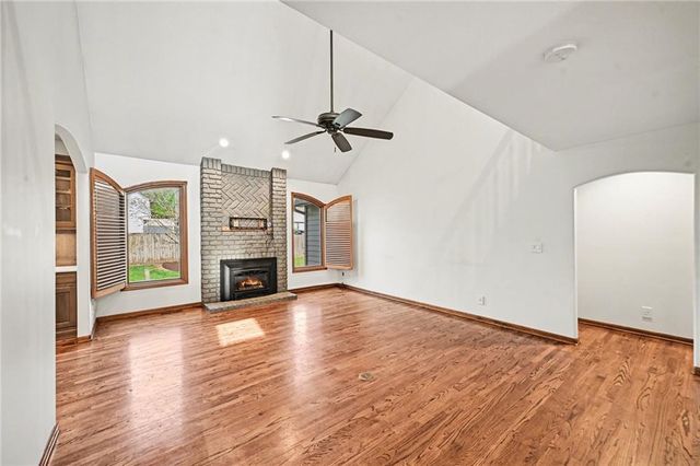 527 Canyon Drive, Lawrence, KS 66049