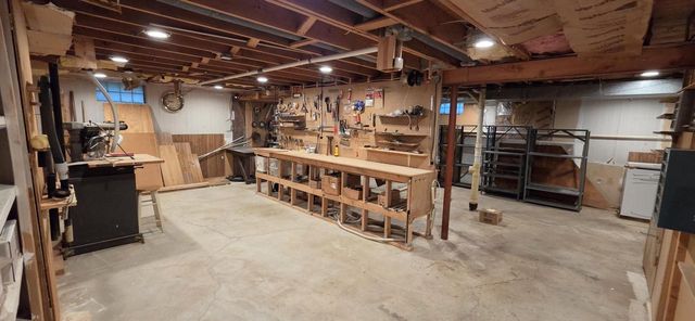 4707 S 81st STREET, Greenfield, WI 53220
