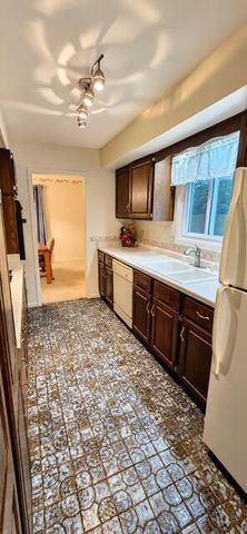 4707 S 81st STREET, Greenfield, WI 53220
