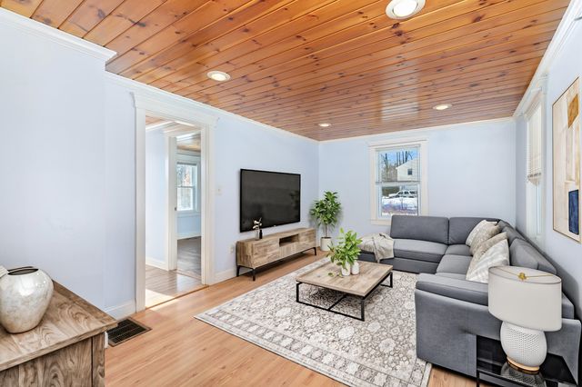 19 Maple Avenue, Newton, NH 03858