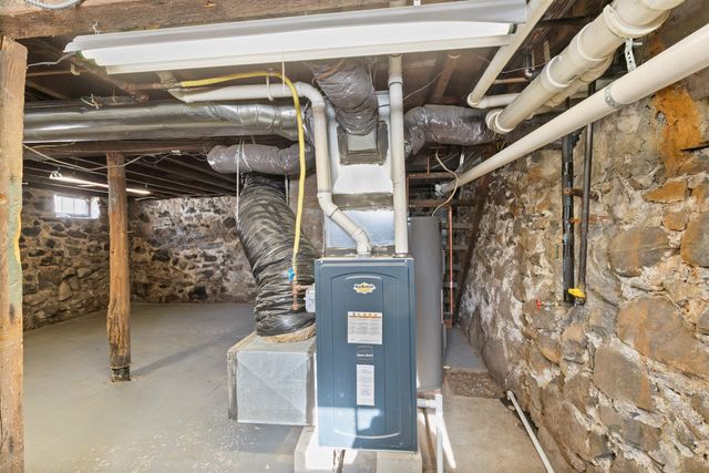 19 Maple Avenue, Newton, NH 03858