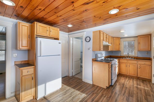 19 Maple Avenue, Newton, NH 03858