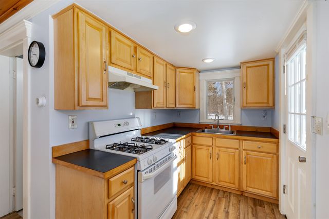 19 Maple Avenue, Newton, NH 03858