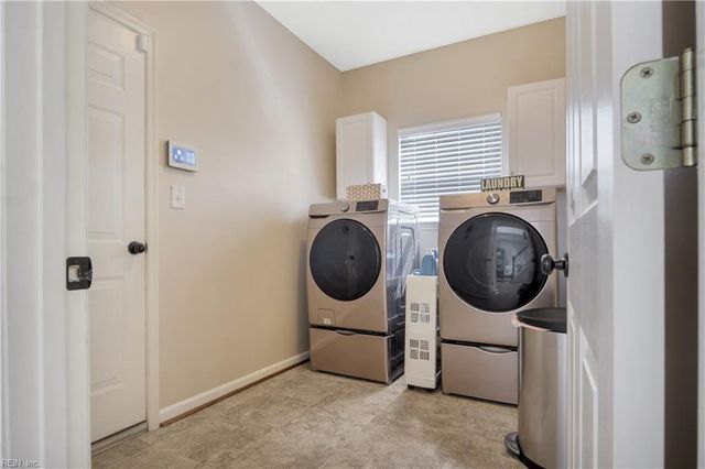 202 Vivian CT, Yorktown, VA 23690