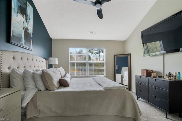 202 Vivian CT, Yorktown, VA 23690