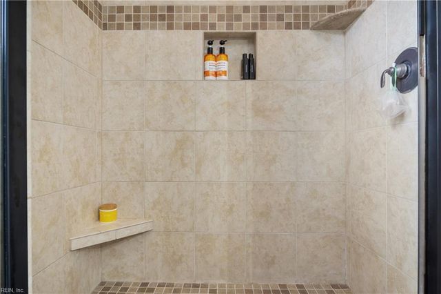 202 Vivian CT, Yorktown, VA 23690