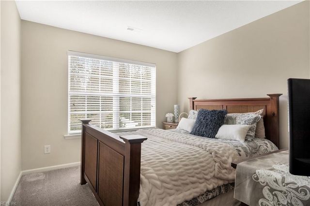 202 Vivian CT, Yorktown, VA 23690