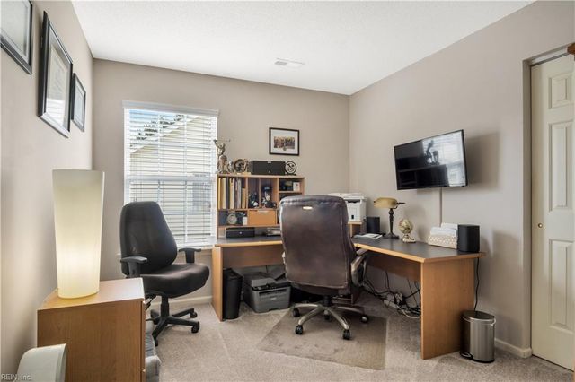 202 Vivian CT, Yorktown, VA 23690